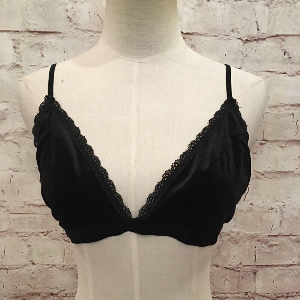 Forever 21 Black Velvet Lace Trim Bralette Size XL NEW